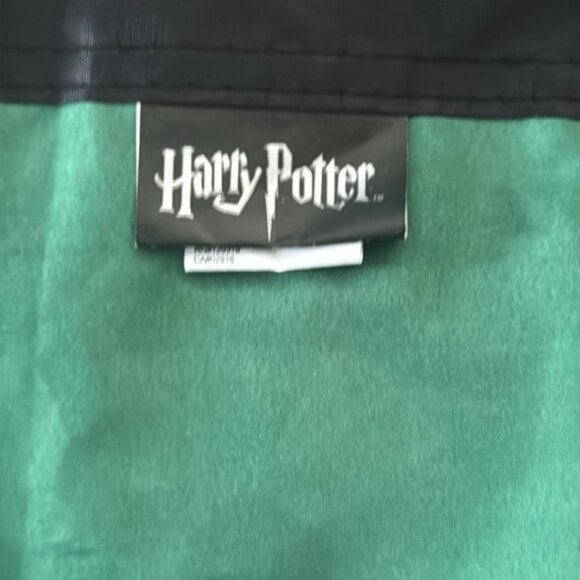 Harry Potter 50 x 30 Slytherin House Green With Crest Flag Banner - Picture 6 of 7